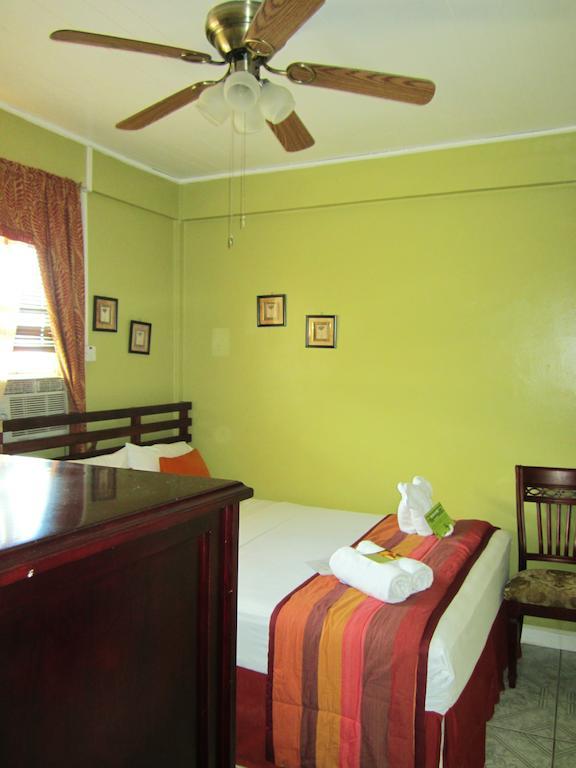 Narakiel'S Inn Roseau Camera foto