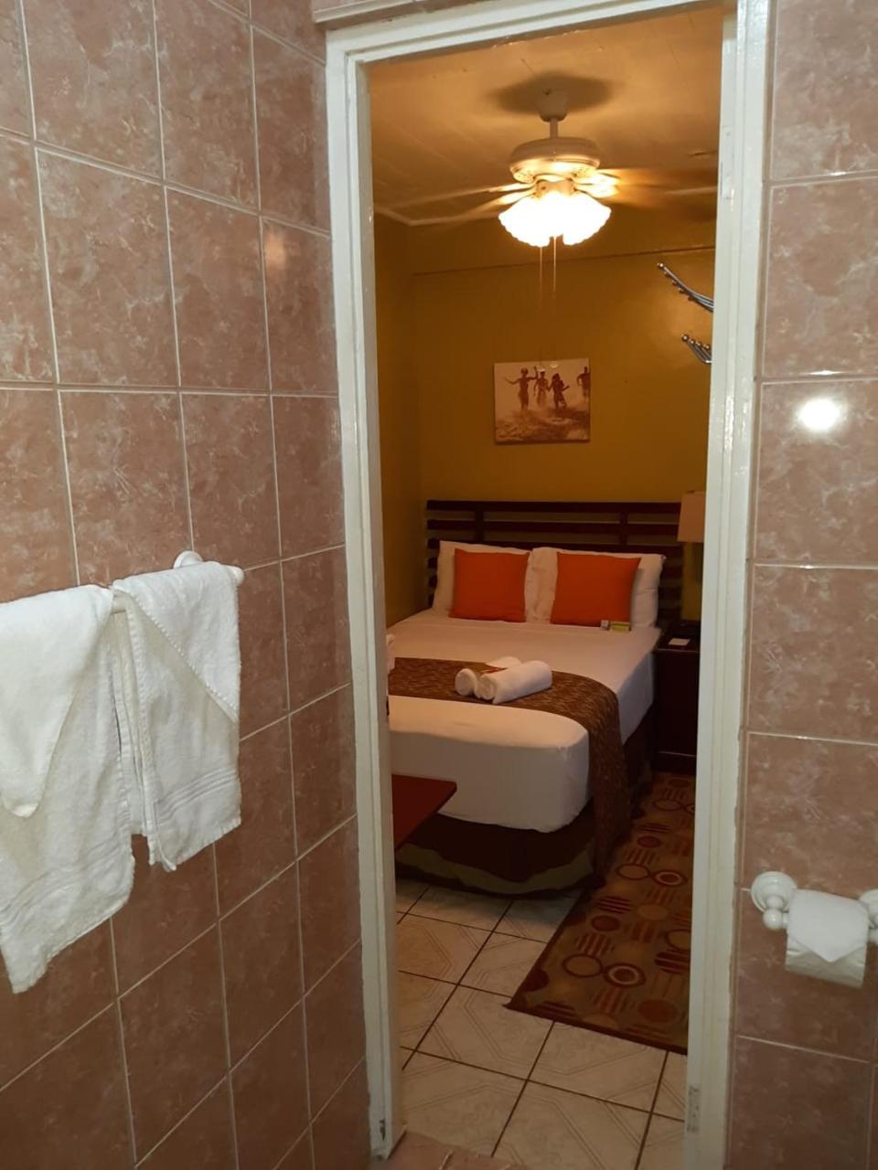 Narakiel'S Inn Roseau Esterno foto